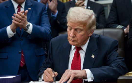 Trump põe fim à maior paralisação do governo na história dos EUA