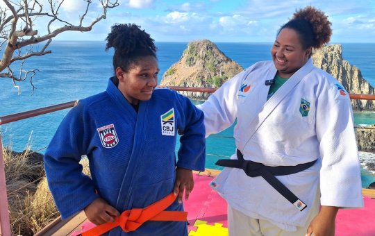 Campeã olímpica Bia Souza surpreende fã judoca que sonhava em conhecê-la