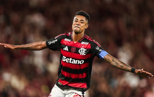 Atacante do Flamengo recebe multa e é liberado pelo STJD