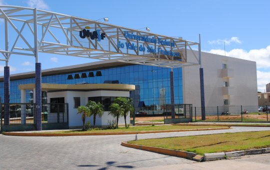 Ao menos 140 alunos relatam infecção alimentar após comerem em restaurante de universidade 