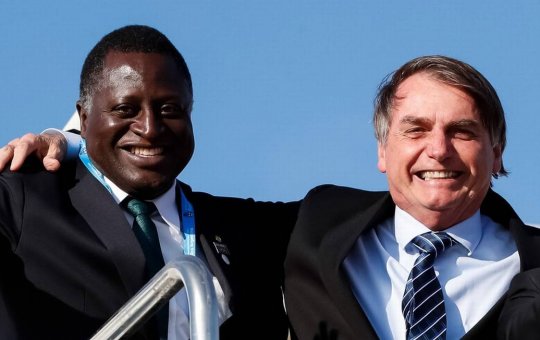 Vizinha de Bolsonaro chama Hélio Lopes de “vagabundo”, e deputado rebate: “entidade”