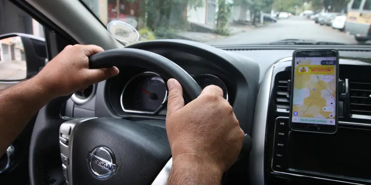 Lei que obriga a instalação de câmeras em veículos por aplicativo é contestada por plataformas