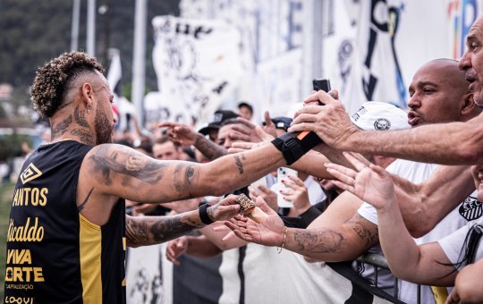 Rival direto do Vitória, Santos recebe apoio da torcida antes de partida decisiva diante do Palmeiras