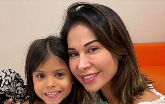 Após dizer que “jogaria a filha da escada”, Maíra Cardi reconhece exagero e pede desculpas