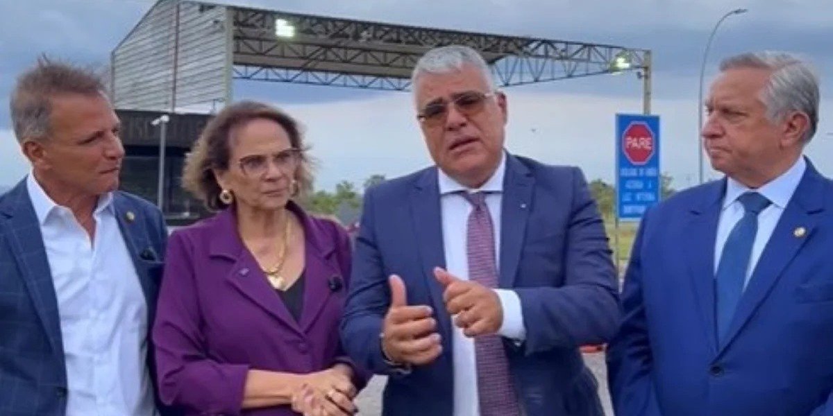 Senadores aliados de Bolsonaro fazem vistoria na Papuda antes de possível custódia do ex-presidente