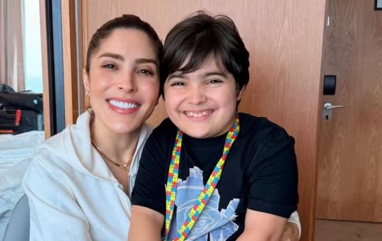 Manu Bahtidão compartilha diagnóstico de autismo de filho e emociona internet