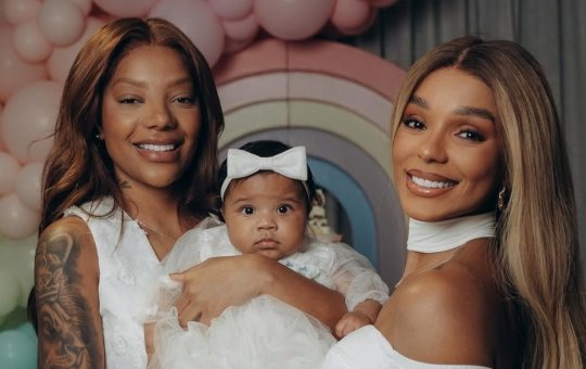 Ludmilla encanta seguidores ao divulgar novos registros da filha, Zuri