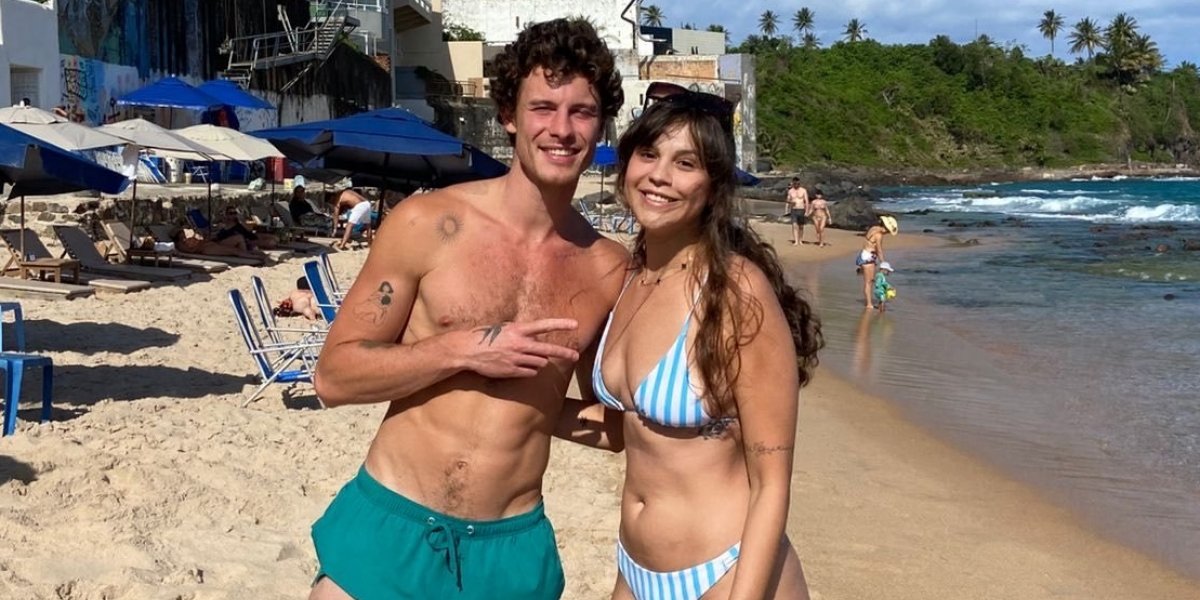 Após três dias, Shawn Mendes volta a Salvador e visita praia no Rio Vermelho