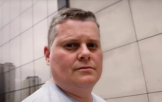 Após repercussão de "Tremembé", Sandrão processa Amazon e pede indenização milionária