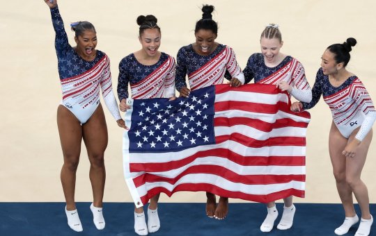 Medalhista olímpica dos EUA diz que participação de pessoas trans nos esportes é “insanidade”