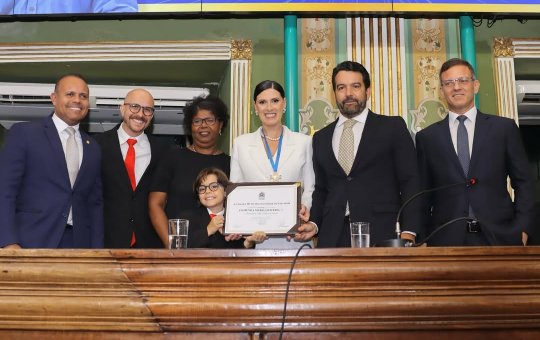 Ana Raquel Copetti recebe a medalha Maria Quitéria e é reconhecida como cidadã soteropolitana