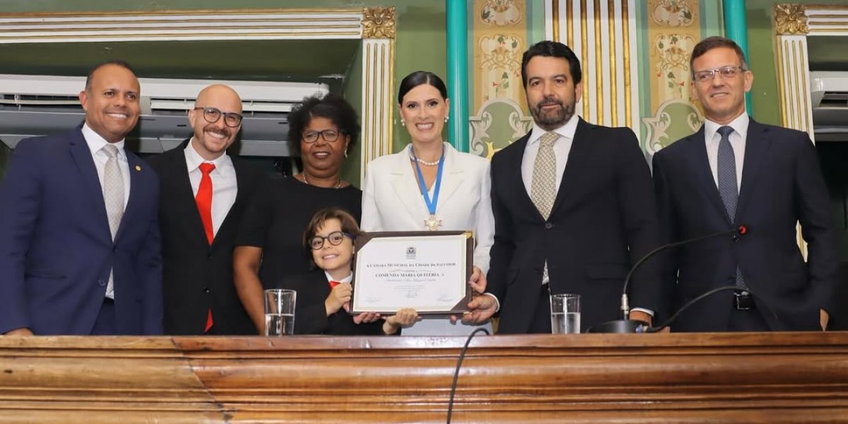 Ana Raquel Copetti recebe a medalha Maria Quitéria e é reconhecida como cidadã soteropolitana