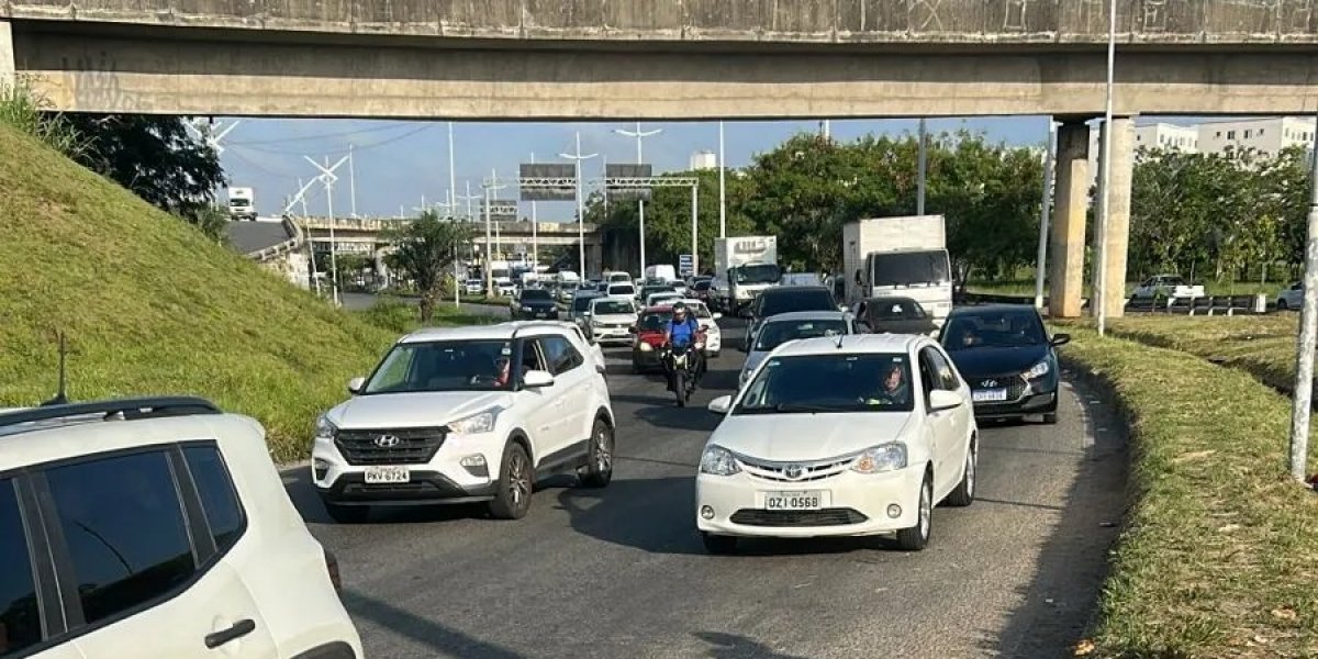Motociclista morre ao cair de viaduto no bairro de São Cristóvão