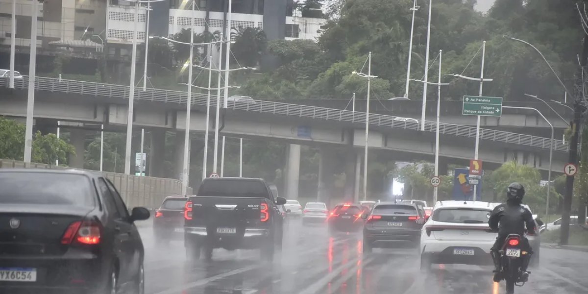 Feriado da Consciência Negra em Salvador terá chuva e alerta para alagamentos, diz Inmet
