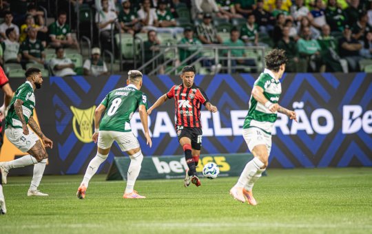Com Thiago Couto inspirado e a defesa atenta, Vitória visita Palmeiras e empata sem gols no Brasileirão