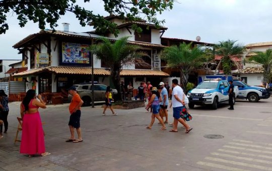 Incêndio em Praia do Forte mata criança de 3 anos e deixa três adultos feridos
