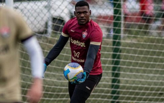 Vitória volta a lidar com multa contratual e pode recorrer a quarto goleiro diferente na Série A