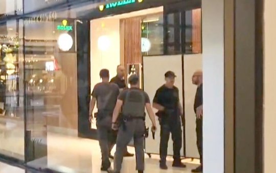 Joalheria é roubada com troca de tiros em shopping de São Paulo