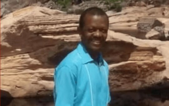 Pastor morre após máquina de pavimentação recuar e atingir moto na BA-099