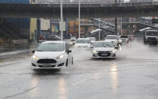 Arenoso e Rio Vermelho lideram ranking de bairros que mais choveu nas últimas 24 horas, veja o top 10