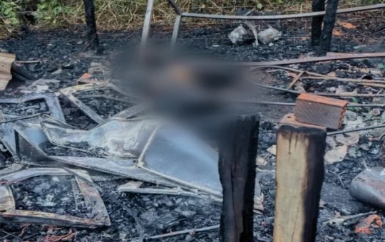 Homem é encontrado morto e carbonizado dentro de casa após incêndio em Lauro de Freitas