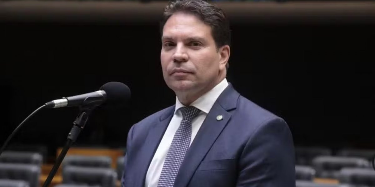 Moraes decreta prisão do deputado Alexandre Ramagem