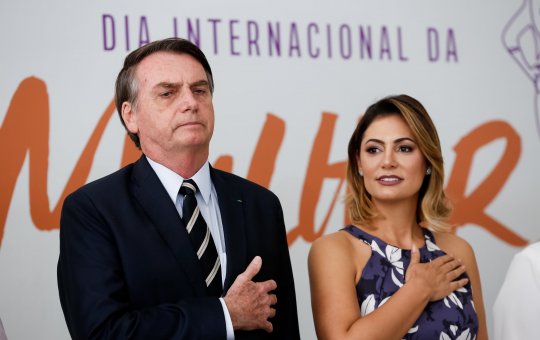Michelle Bolsonaro se pronuncia após prisão do marido e desabafa: 'não vamos desistir da nossa nação'