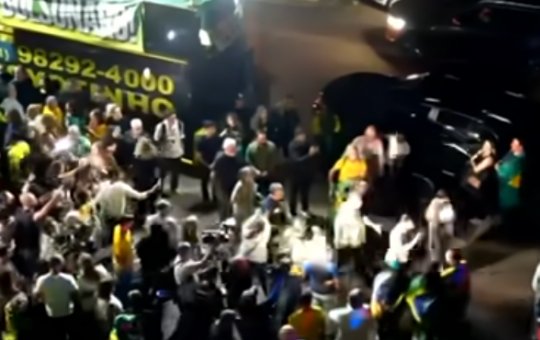 Vigília em Brasília termina em confusão após pastor acusar Jair Bolsonaro de mortes na pandemia