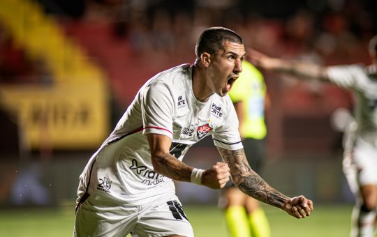 Vitória vence o Sport fora de casa e deixa a zona de rebaixamento momentaneamente