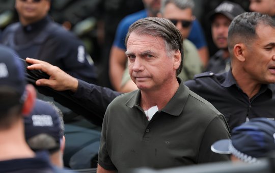 Moraes e Dino votam pela manutenção da prisão preventiva de Bolsonaro