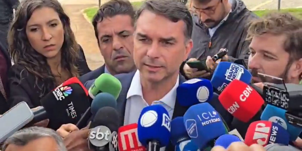 Flávio Bolsonaro afirma que família foi barrada de levar comida ao ex-presidente