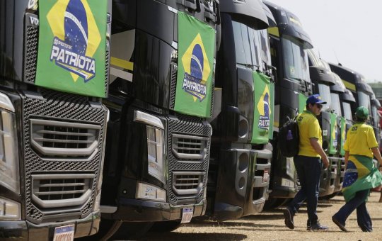 Caminhoneiros podem entrar em greve para pedir a liberdade de Bolsonaro; entenda