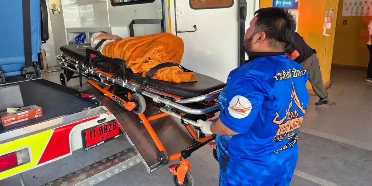 A mulher foi levada para o hospital após as pessoas perceberem que ela estava viva