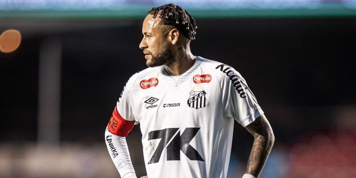 Neymar com a camisa do Santos em 2025