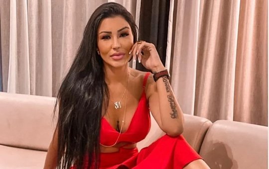 Após polêmica com Bia Miranda, Jenny Miranda passa por mudança no visual; confira antes e depois