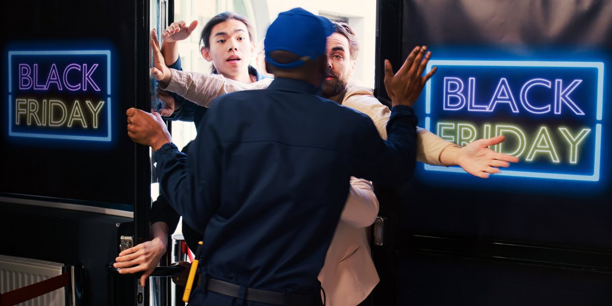 Imagem ilustrativa de pessoas tentando entrar em loja na Black Friday