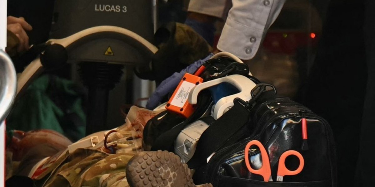 Soldado é socorrido após ser baleado perto da Casa Branca