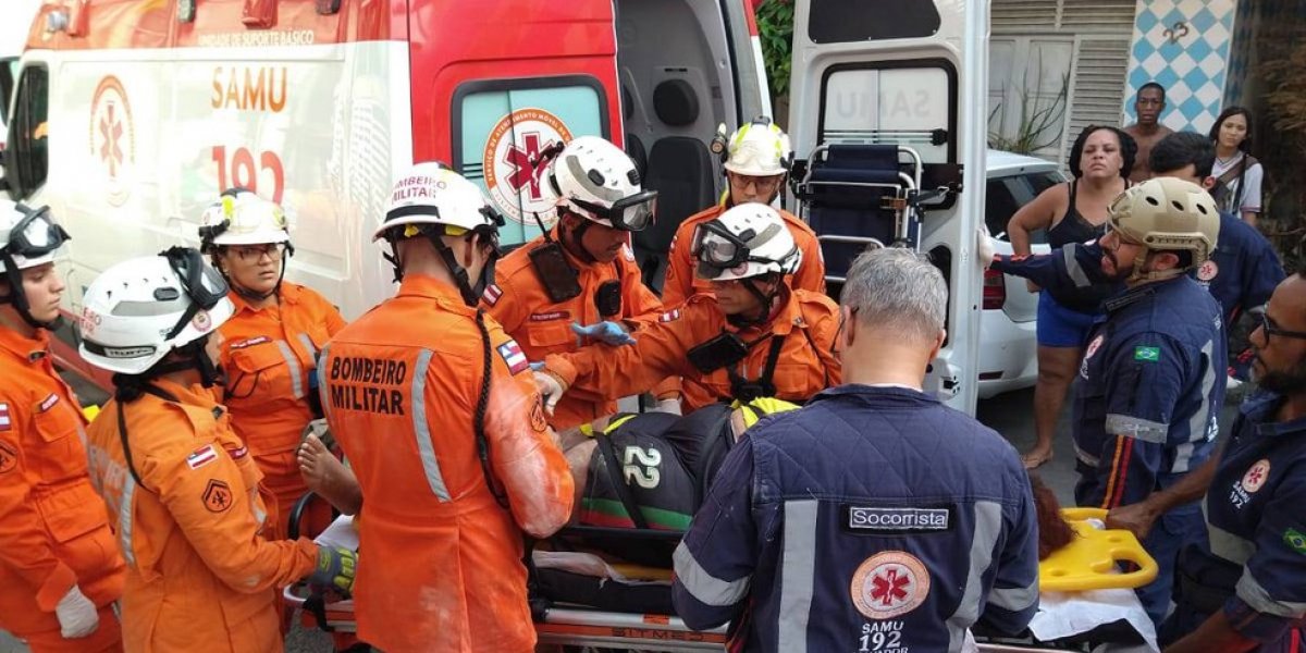 Mulher fica ferida após ser atingida por laje em Salvador 