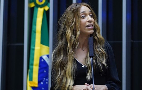 Erika Hilton chama PL de “Partido da Papuda Lotada” e cita condenados por trama golpista