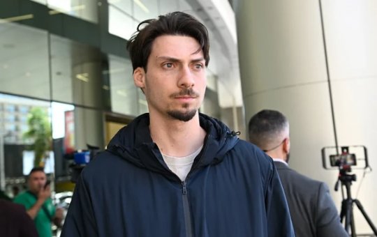 Jair Renan, o '04', visita Bolsonaro na prisão da Superintendência da PF