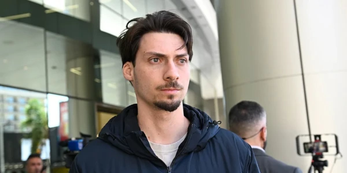 Jair Renan, o '04', visita Bolsonaro na prisão da Superintendência da PF