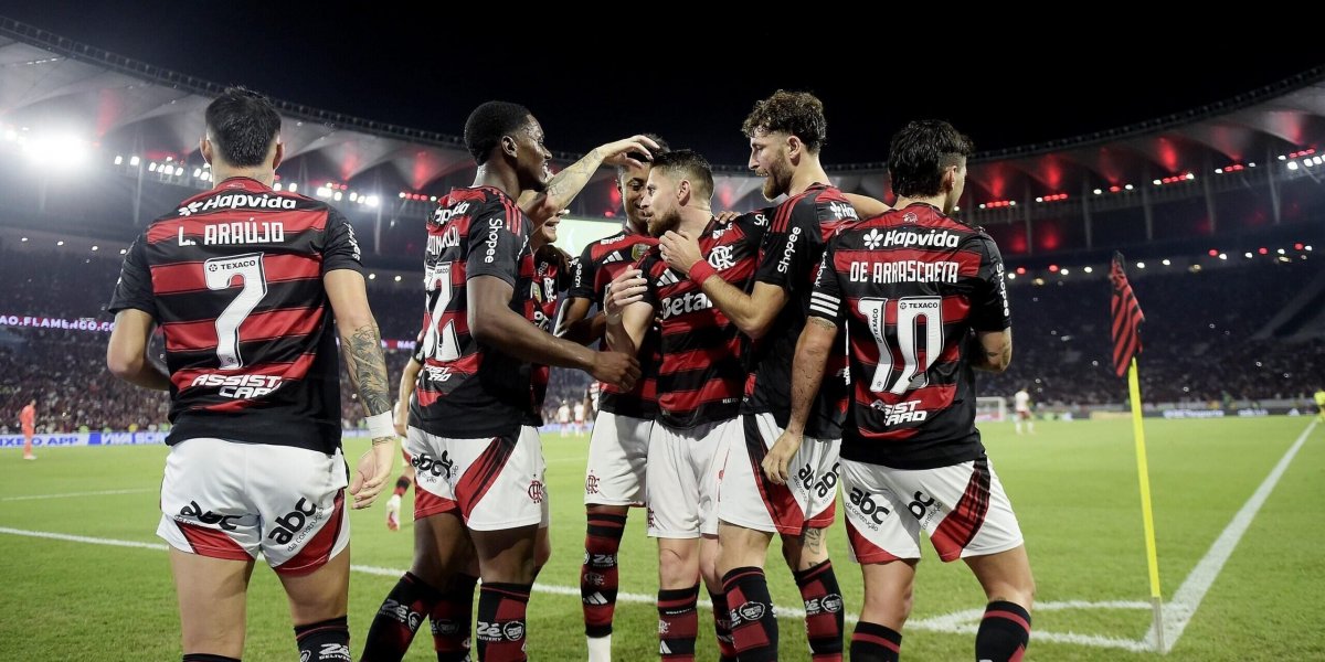 Jogadores do Flamengo comemoram gol