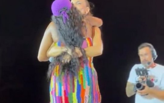 Web resgata declaração e abraço demorado de Ivete com Iza: 'Merecemos ser felizes'