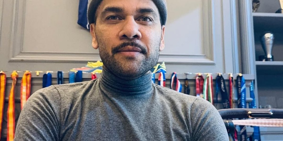 Daniel Alves é flagrado pregando em igreja após ser absolvido na Espanha