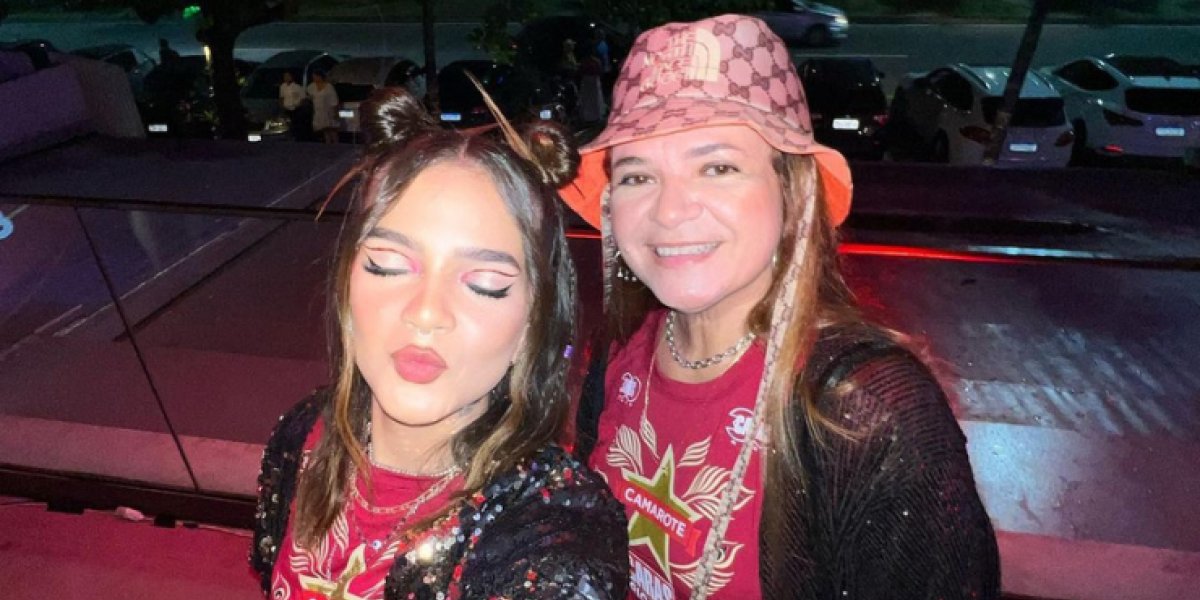 Mel Maia ao lado da sua mãe, Débora Maia