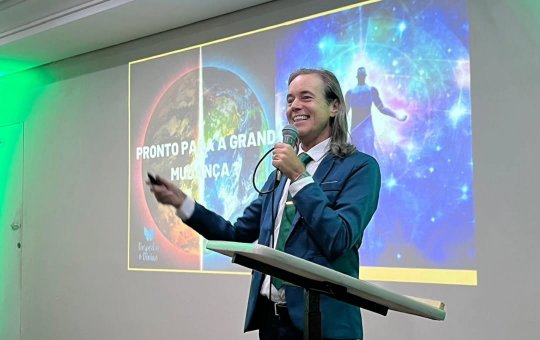 Influenciador afirma que Bolsonaro está nos EUA e clone foi preso no lugar dele