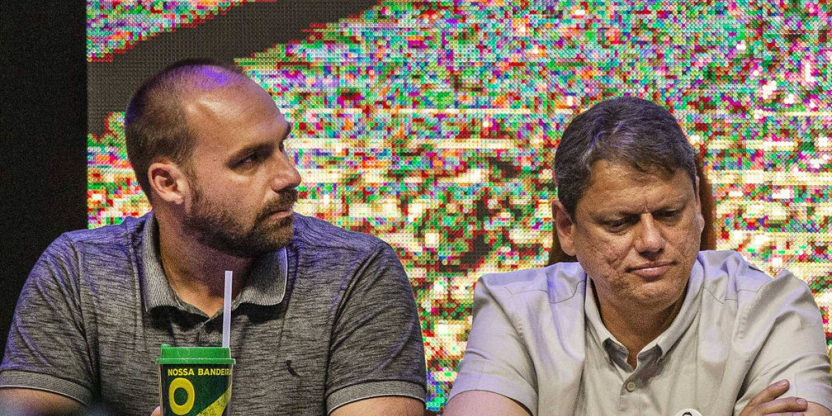 Eduardo Bolsonaro ao lado de Tarcísio de Freitas
