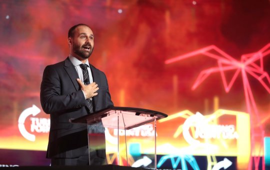 "Onde o PT estiver, eu estarei do outro lado" diz Eduardo Bolsonaro