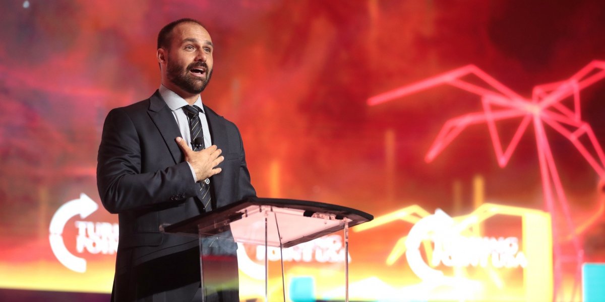 "Onde o PT estiver, eu estarei do outro lado" diz Eduardo Bolsonaro