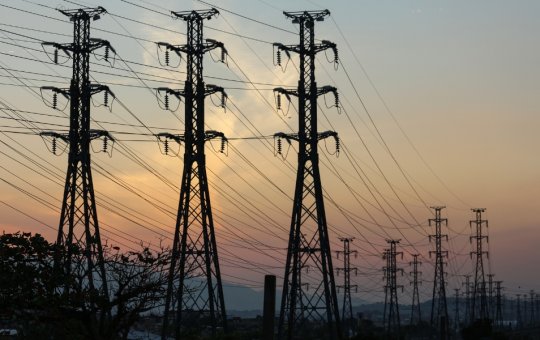 Conta de luz fica mais barata: bandeira tarifária passa de vermelha para amarela
